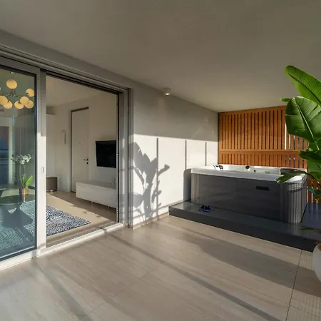 Cremona Inn Aparthotel 4* クレモナ