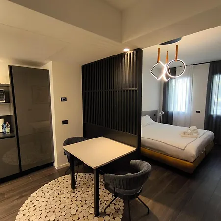 Cremona Inn Aparthotel 4* クレモナ